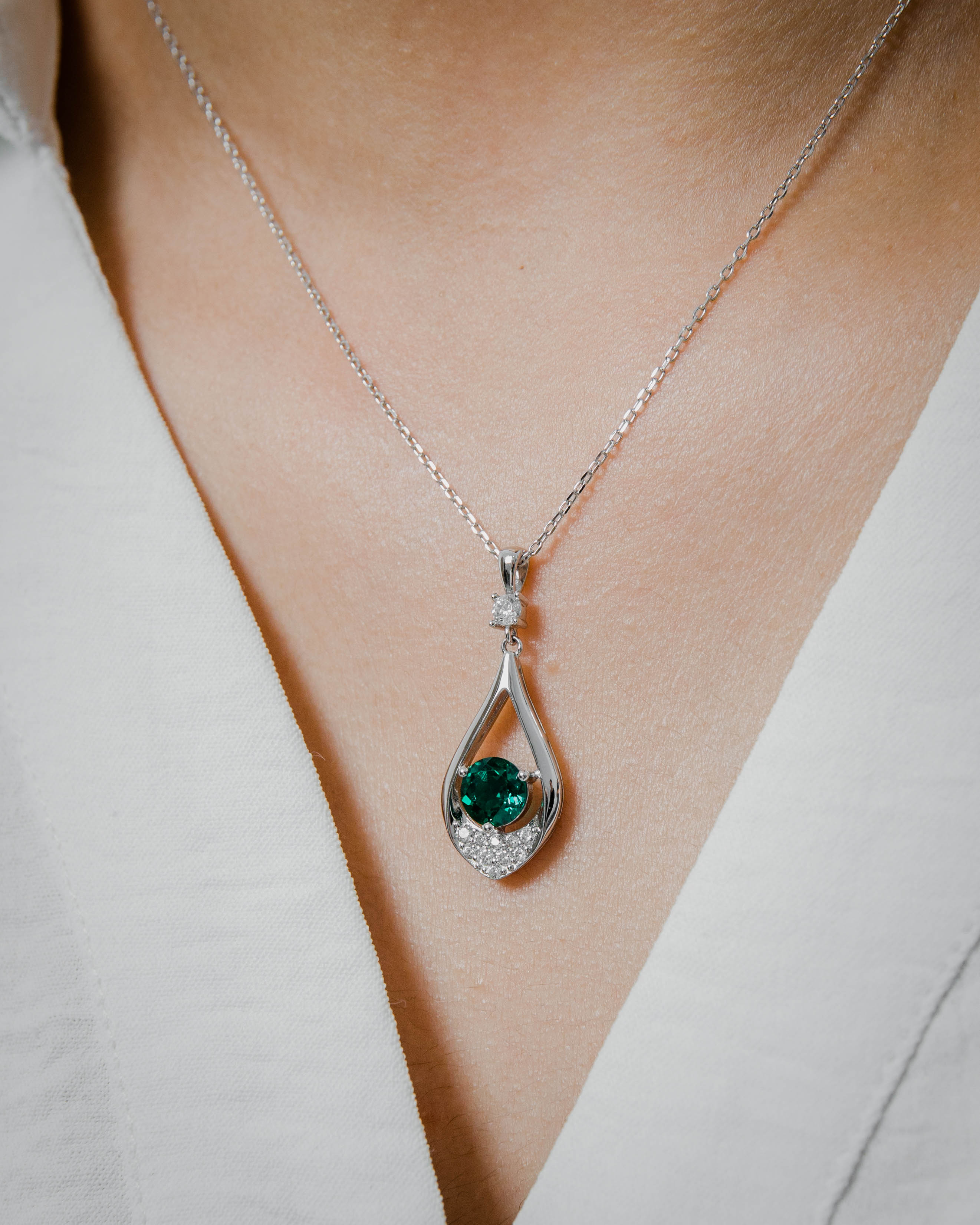 Collier Mira Emeraude de synthèse et Moissanites en Argent Massif Rhodié