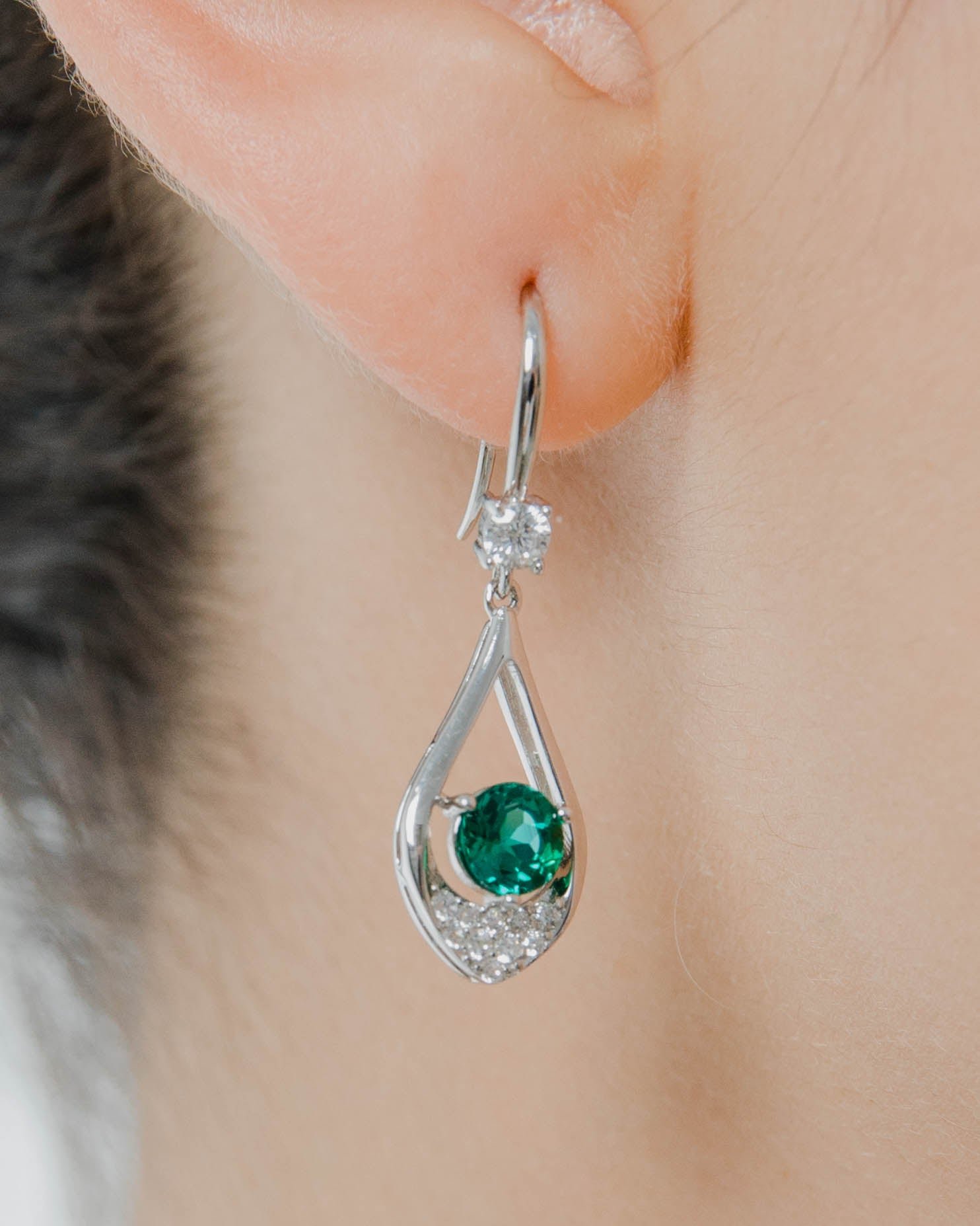 Boucles d’oreilles Mira pendantes Emeraude de synthèse et Moissanites Argent Massif Rhodié