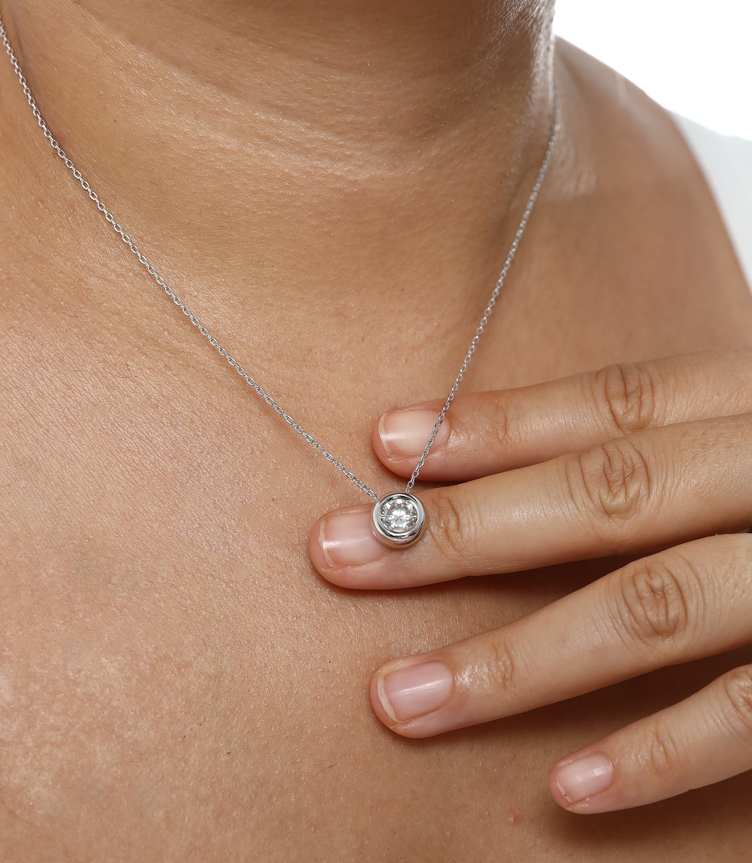 Collier Moissanite rond sertie clos Argent Massif Rhodié