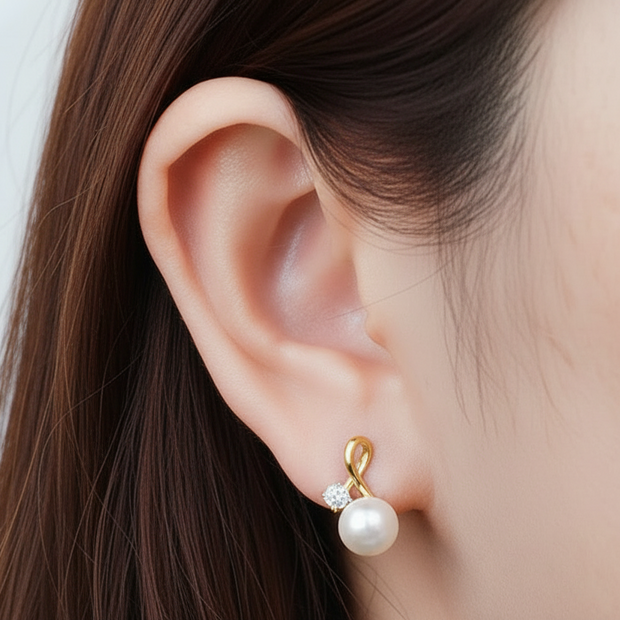 Boucles d'oreilles puces en argent massif doré à l'or fin serties de perles naturelles et de moissanites