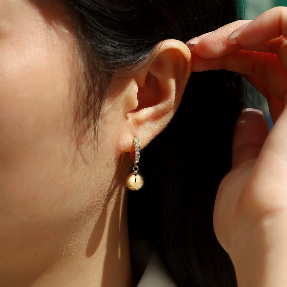 Boucles d'oreilles créoles sphères pendantes argent massif doré à l'or fin et moissanites