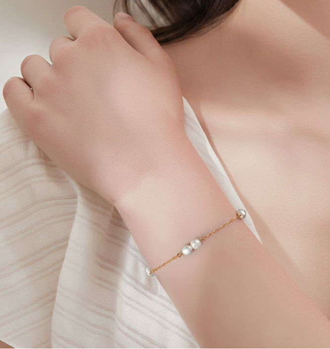 Bracelet minimaliste argent massif 925 millièmes doré à l'or fin et perles naturelles