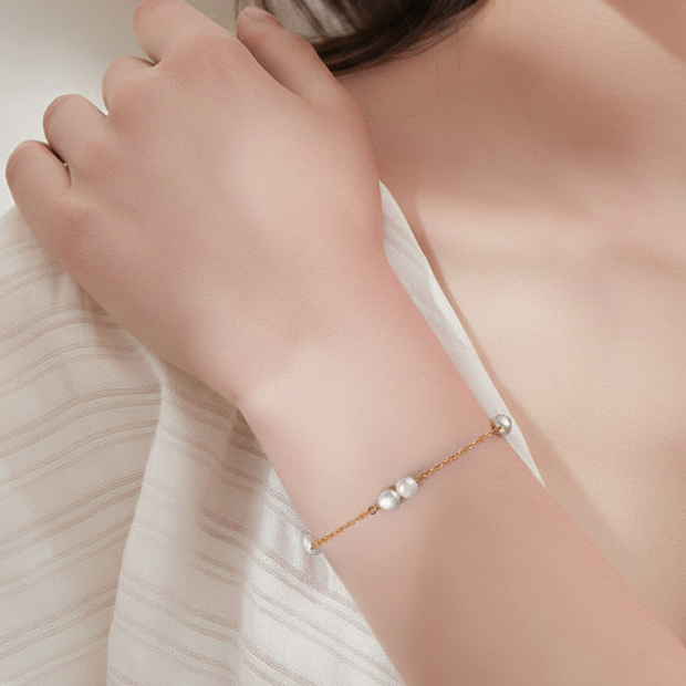 Bracelet minimaliste argent massif 925 millièmes doré à l'or fin et perles naturelles