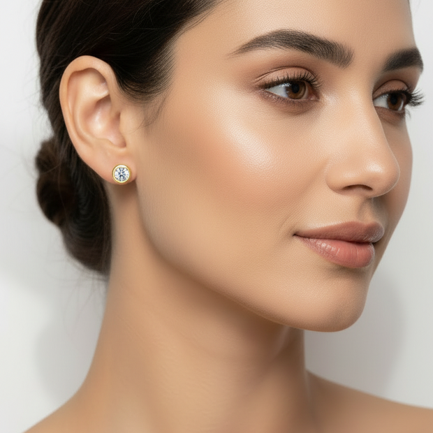 Boucles d'oreilles puces solitaire argent massif doré à l'or fin et moissanites sertis clos