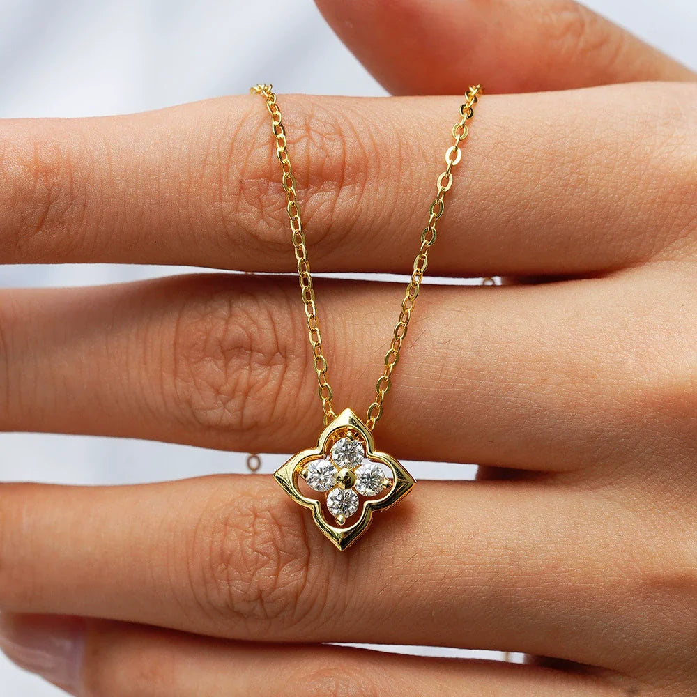 Collier pendentif trèfle 4 feuilles en argent massif doré à l'or fin et moissanites